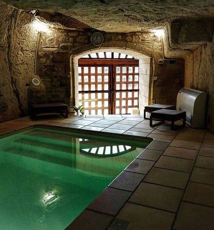 piscine troglodyte